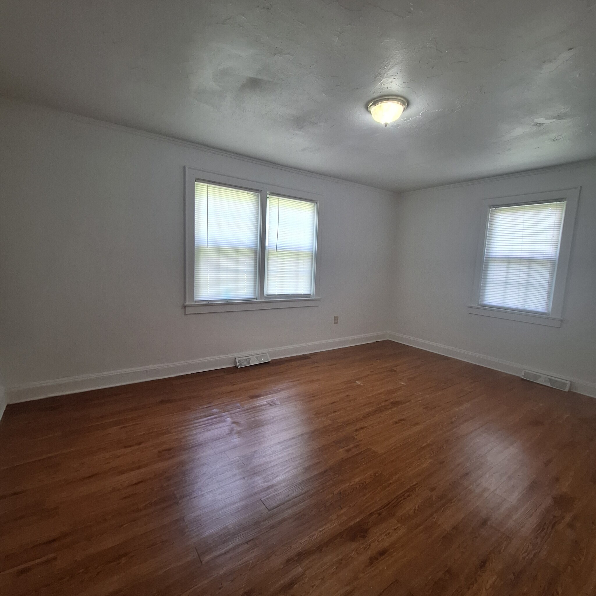 Building Photo - 827 Winston Dr