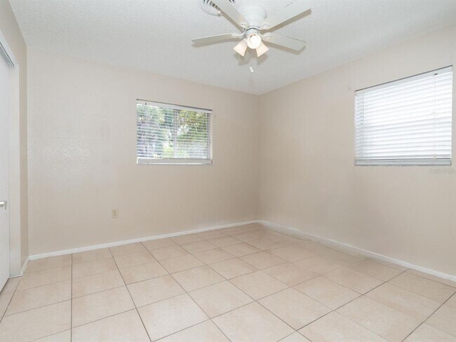 Building Photo - 1609 E Cypress Point Dr