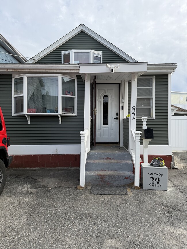 Building Photo - 82 Cowden St