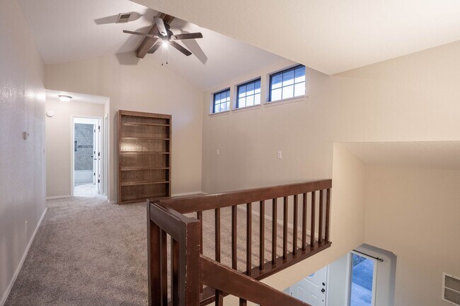 Building Photo - 4 Bed | 3 Bath in Central Tulsa!