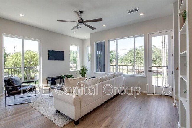 Building Photo - 3308 Birmingham Ave