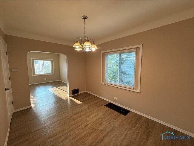 Building Photo - 3319 Maple St