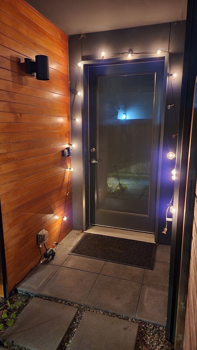 Building Photo - 3066 63rd Ave SW