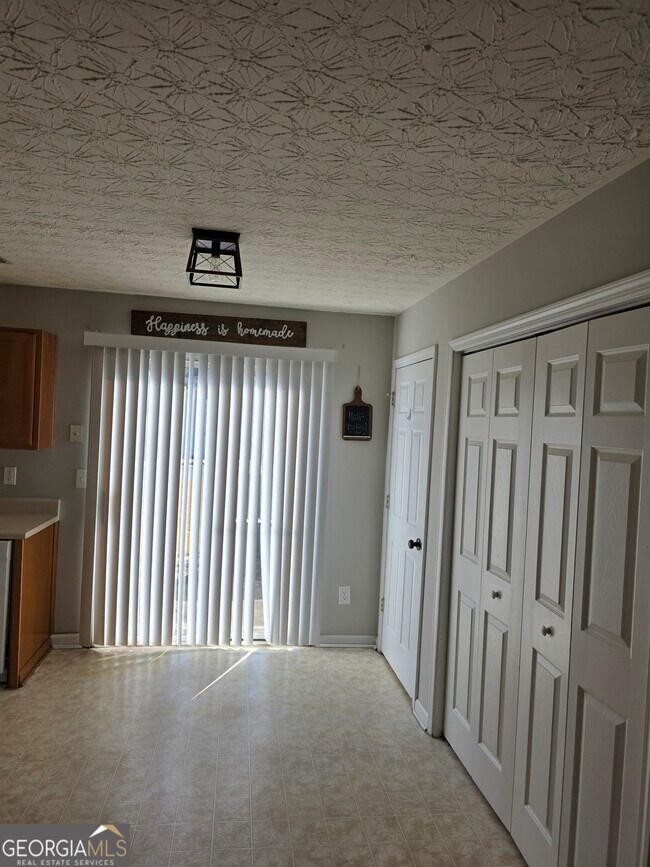 Building Photo - 387 Spring Walk Trce