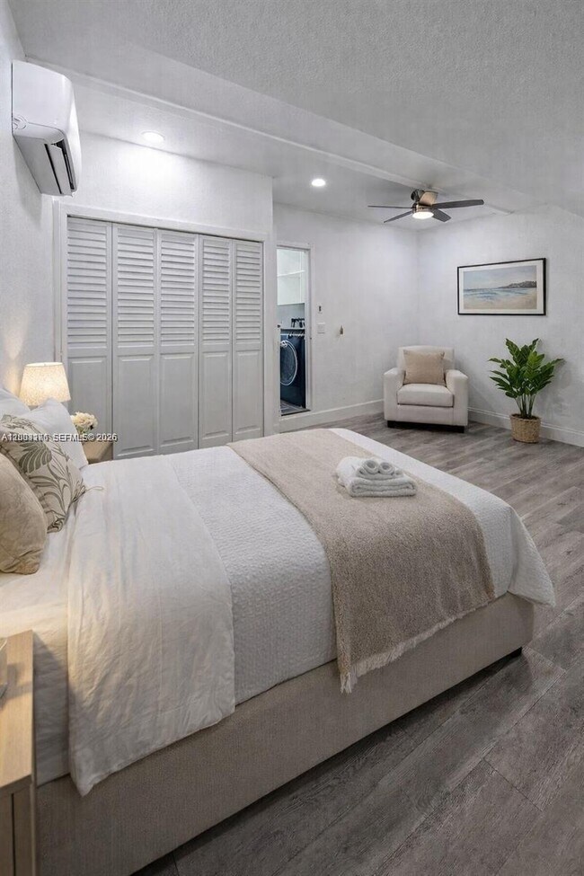 Building Photo - 15981 SW 54th Terrace