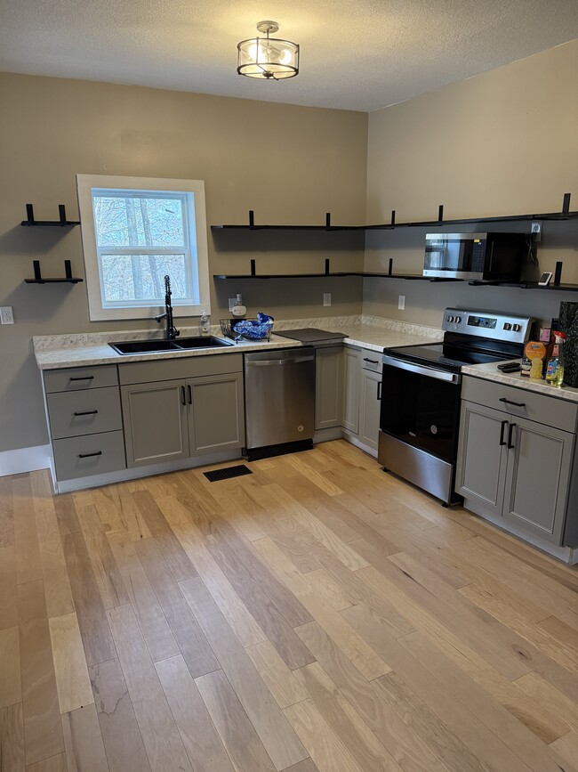 Building Photo - 1109