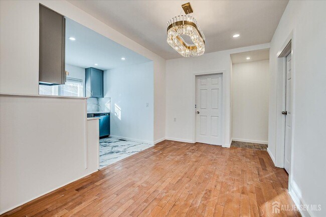 Building Photo - 385 Pierson Ave