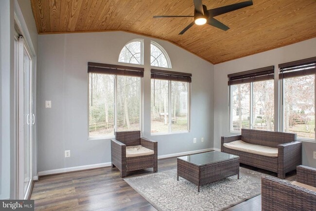 Building Photo - 8008 High Oak Rd