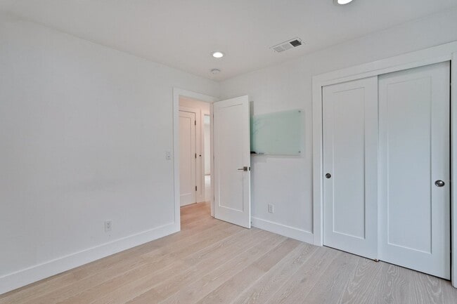 Building Photo - Gorgeous 4 Bed 3 Bath House on a Corner Lot!