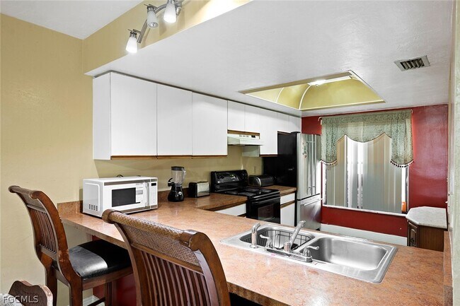 Building Photo - 2039 Golfside Village Dr