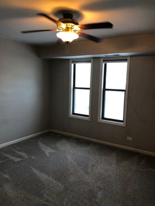 Building Photo - 2208 Country Club Dr