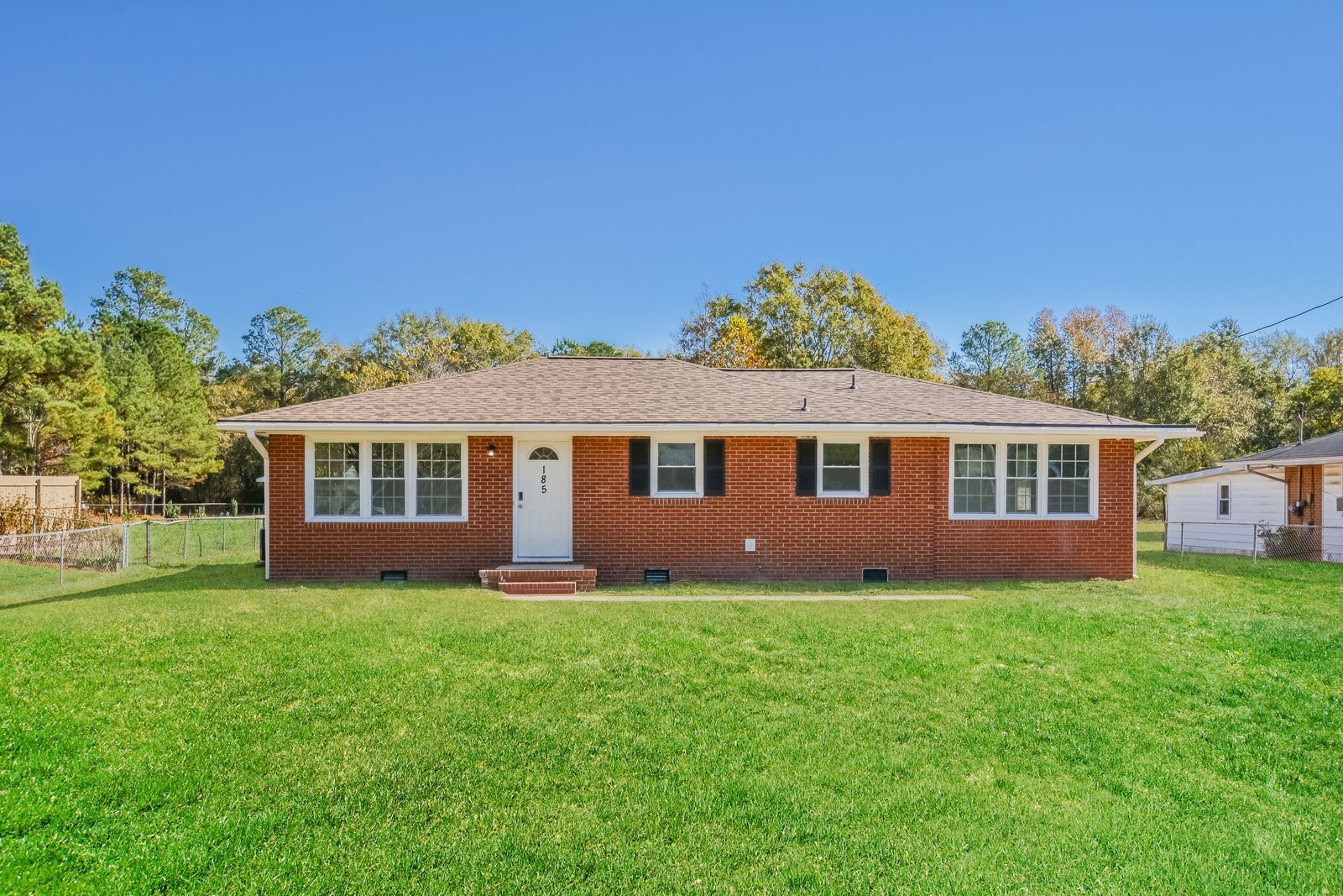 Building Photo - 185 Sandclay Dr