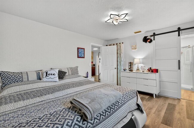 Building Photo - 11761 80th Ave