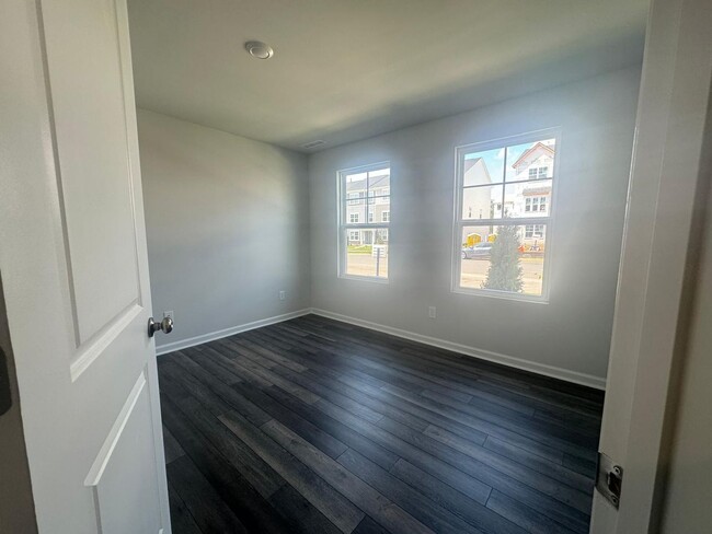 Building Photo - First Level bedroom! Amazing amenities! A ...