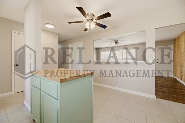 Building Photo - 9711 W Birch Ln