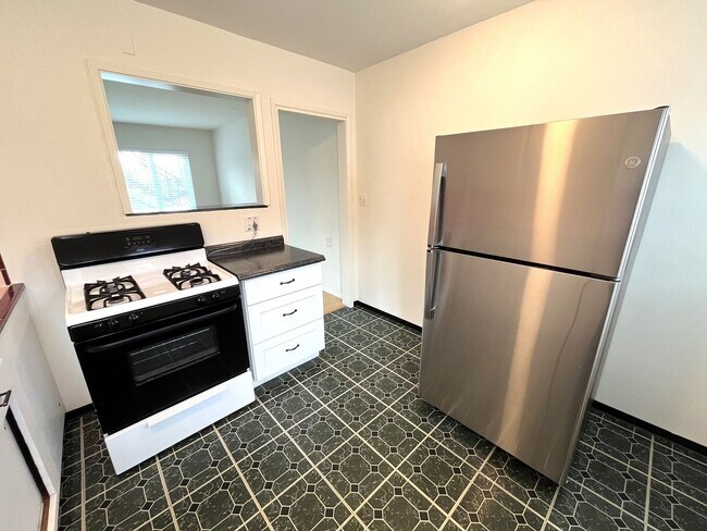 Building Photo - 1bd/1bth South Park Apartment with Plank F...