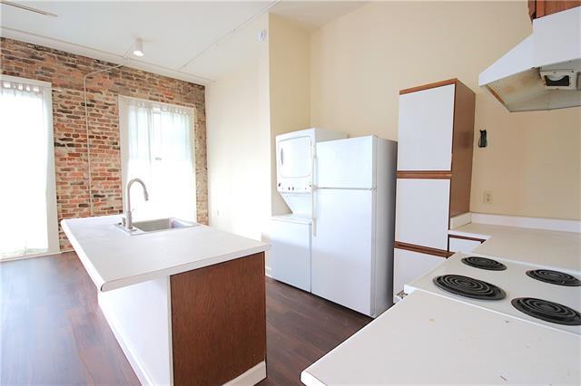 Building Photo - 541 St Joseph St