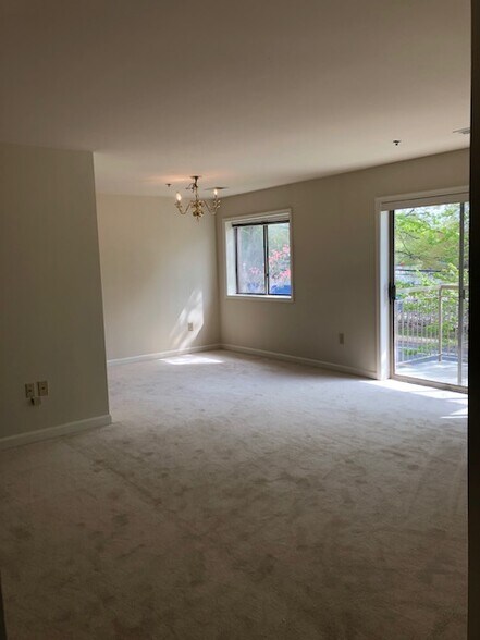 Building Photo - 1160 N Quincy St