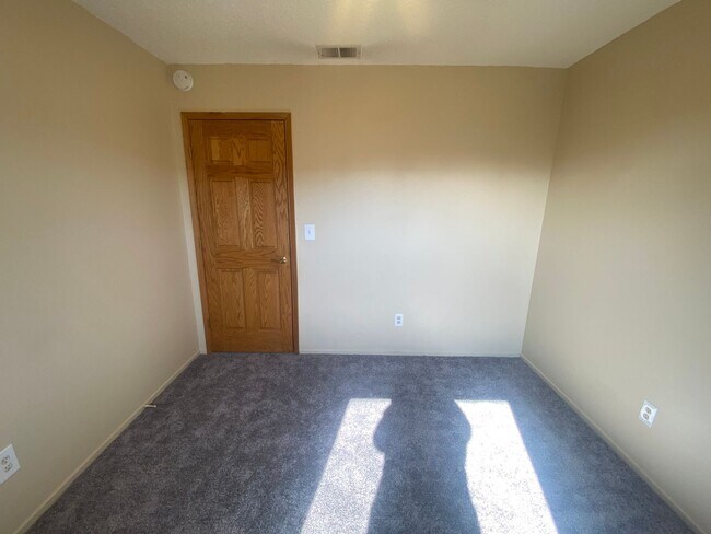 Building Photo - 1275 Peterson Ranch Rd