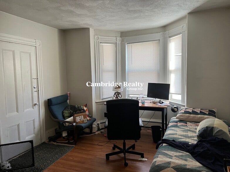 Building Photo - 281 Cardinal Medeiros Ave