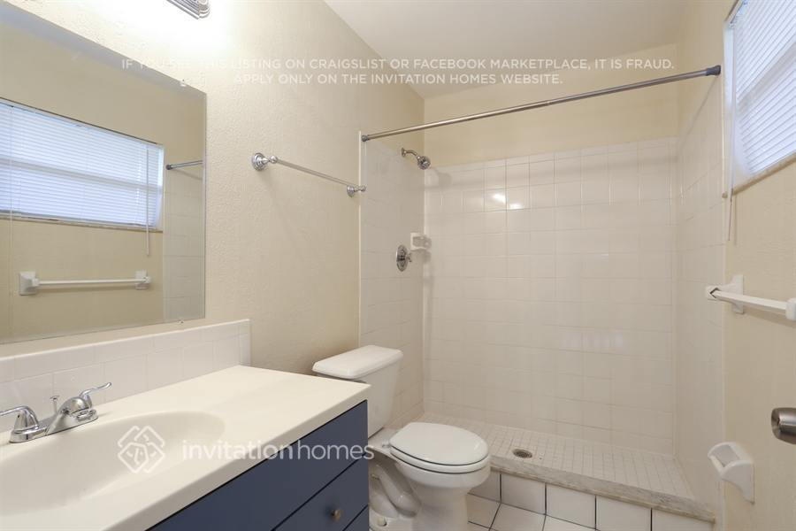 Building Photo - 2732 Wiltshire Ave