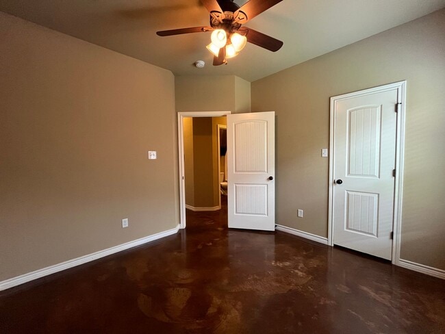 Building Photo - Single Family Homes for Lease in Surrey Vi...