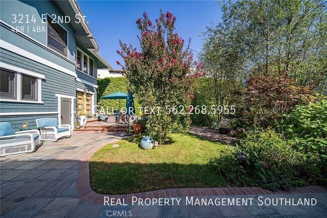 Building Photo - 4 BEDROOM 3 1/2 BATH ESTATE SITUATED IN PR...