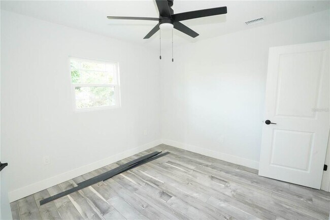 Building Photo - 5817 Dartmouth Ave N