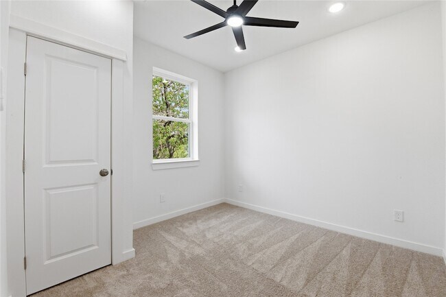 Building Photo - 4610 Providence St