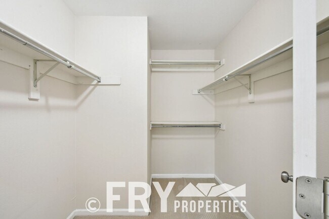 Building Photo - Spacious updated Green Valley Ranch two-story