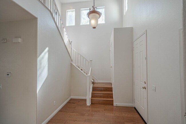 Building Photo - COMING SOON! 3 Bedroom Home for Rent in Santa Clarita!