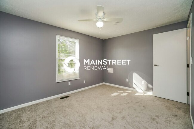 Building Photo - 3 Bedroom Pet-Friendly Home in COLUMBUS, OH with Main Street Renewal