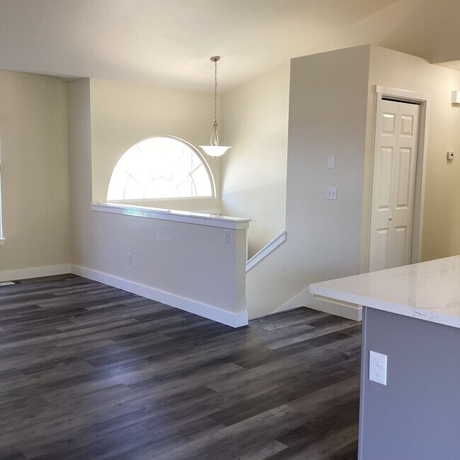 Building Photo - Beautifully Updated 4-Bedroom Home in Soug...