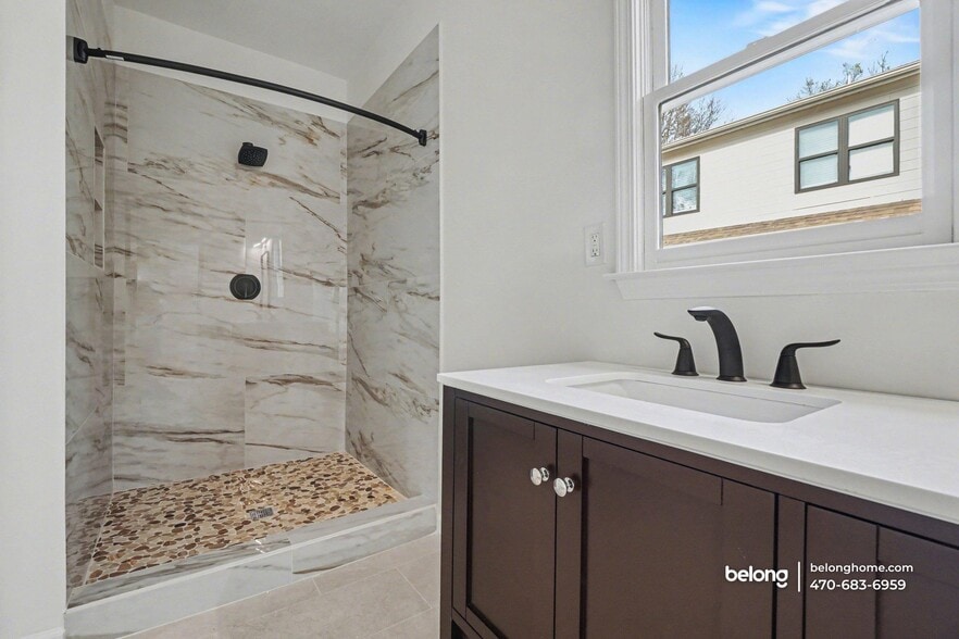 Building Photo - 1017 Sparks St SW