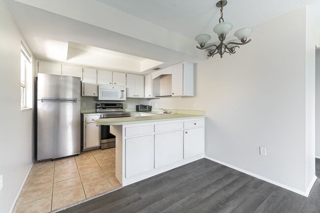 Building Photo - **25% OFF FIRST MONTHS RENT IF YOU OCCUPY ...