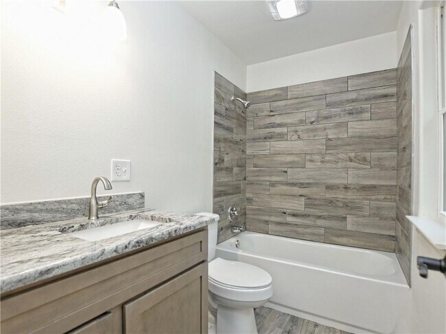 Building Photo - 208 Sendero Cove