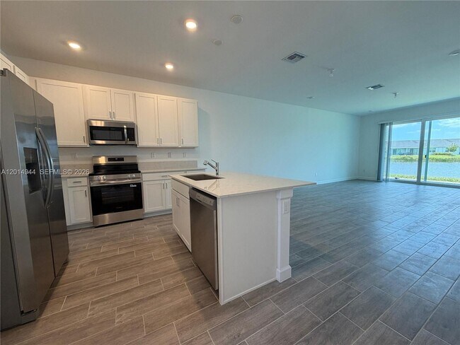 Building Photo - 3747 Harborside Ave