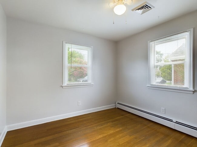 Building Photo - 3005 Putney Rd