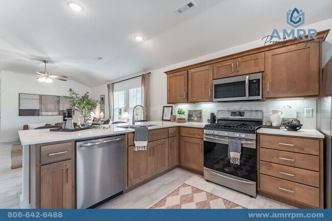 Building Photo - Beautiful 4-Bedroom Home in Siloam Springs