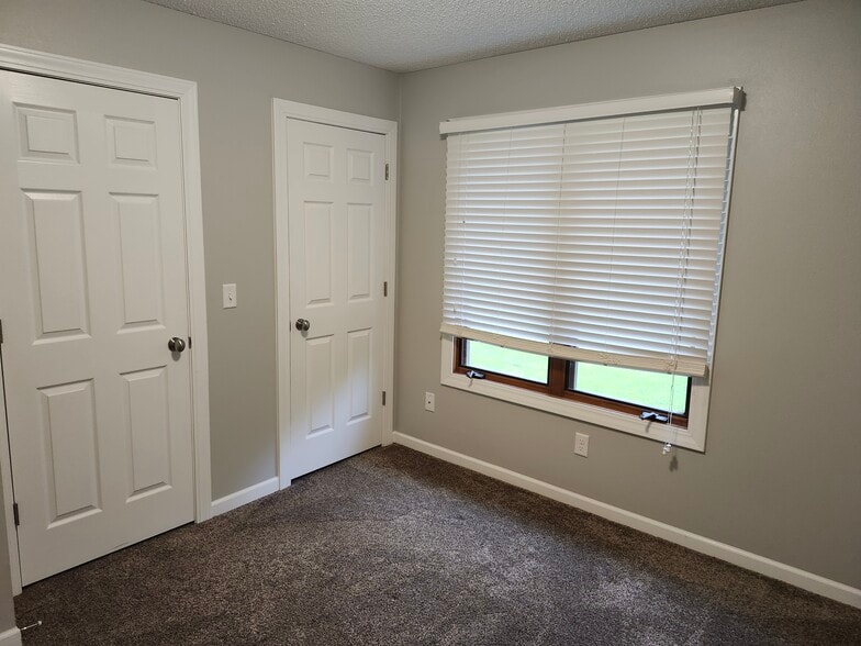 Building Photo - 600 Duggan Dr