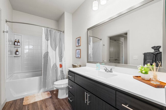 Building Photo - 711 W Broadway Rd