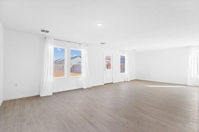 Building Photo - 1347 Neria Lp