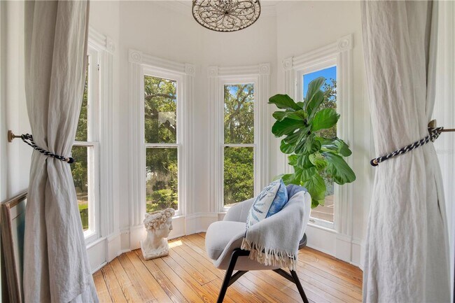 Building Photo - Queen Anne Victorian Estate