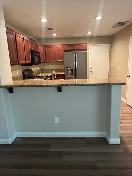 Building Photo - 642 W Brewer Rd