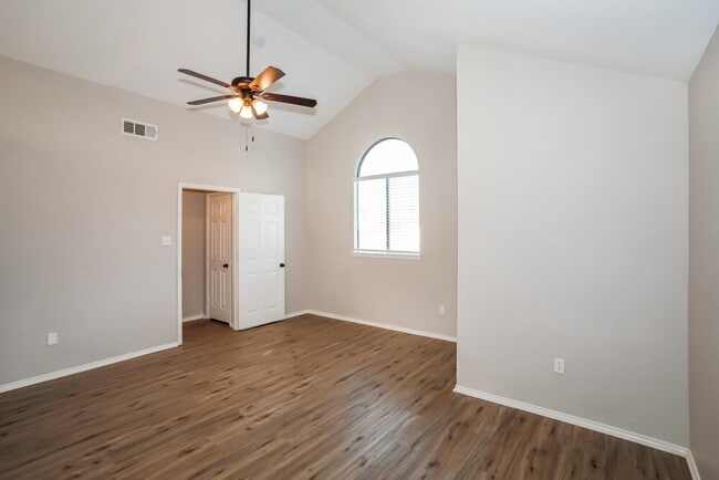 Building Photo - 2607 Mountainview Dr
