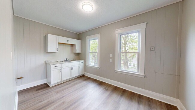 Building Photo - 4202 Ardmore Ave