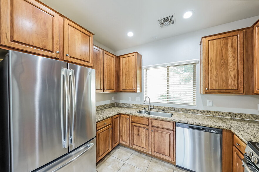 Building Photo - 14210 W Country Gables Dr