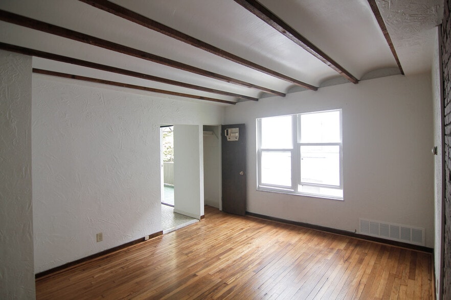 Building Photo - 327 West St