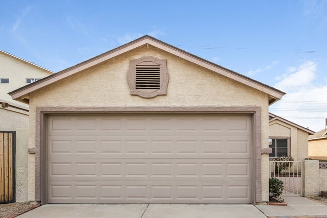 Building Photo - 10102 N 66th Ln