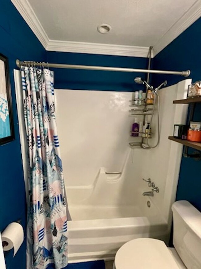 Building Photo - Welcome to this fully furnished 3 bedroom,...